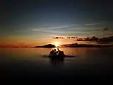 夕日に照らされるジープ島