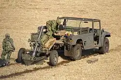 第1空挺団の120mm迫撃砲RT。重迫牽引車で牽引されている。