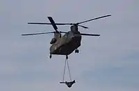 CH-47Jで吊り下げ輸送される120mm迫撃砲 RT