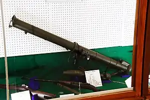 陸上自衛隊で使用された「89mmロケット発射筒」(M20A1B1)および「89mmロケット弾」山形県東根市陸上自衛隊神町駐屯地防衛館の展示品