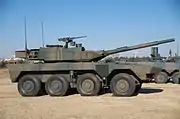 広多無を搭載した16式機動戦闘車、広多無搭載型のアンテナは従前より太く短い
