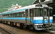 キハ185系剣山色「剣山」（2010年5月26日 阿波池田駅）