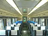 キハ185-25（枕カバーの色違いは指定席）