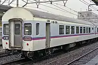 塗装変更前(上)塗装変更後2態ナハネ20 702(中)ナハネフ23 14(下)