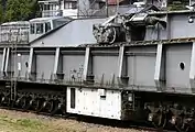 操縦室と車体下部に設けられたディーゼルエンジン。（2009年4月8日）