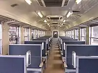 優等列車(急行)用旅客車の一例、日本国有鉄道12系の車内