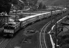 貨物列車の後補機運用中のEF61 204(1984年)