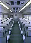 キハ82 106（左）キハ82 107車内（右）