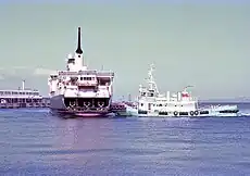 接岸中の大雪丸とふくうら丸（1986年、青森港）