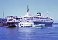 接岸中の大雪丸とふくうら丸（1986年、青森港）