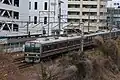 猪名川の西を走る普通列車。(伊丹駅周辺)