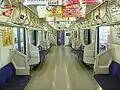 E231系 近郊タイプ ロングシート車室内