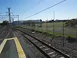 現在の小坂井駅ホームから小坂井支線方面を望む。