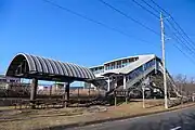 駅南側より跨線橋