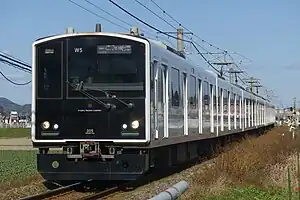 筑肥線を走行する305系電車(加布里駅 - 一貴山駅 2019年1月)