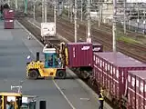 下り着発荷役線での荷役作業（2008年6月）