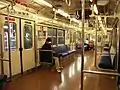 延命NA車車内扉にまで化粧板が張られている