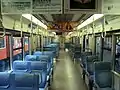 2500番台2次車の室内蛍光灯カバーに丸みが付けられている。