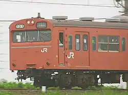 103系(高運転台、非ATC車)写真の車両はJR西日本に譲渡されたが、既に廃車となっている。(2005年6月 東浦和駅付近)