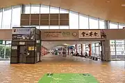 秋田駅東西連絡自由通路「ぽぽろーど」西口（2023年7月）