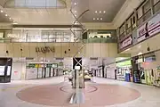 中央自由通路と「まめの木」