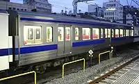 サハ411-1701室内はセミクロスシート