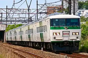 特急「185」で使用される185系