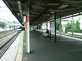 ホーム（2008年9月）支柱にガス灯のような照明が設置されている。