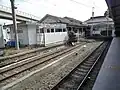 かつての1番線は線路のみが残っている。
