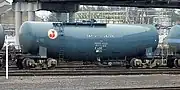 タキ1000-446日本オイルターミナル所有車検査時の再塗装で帯が消された車両（2007年3月 郡山駅）