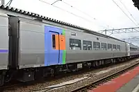 3次車キハ260-1309(函館駅)写真右端(小樽方)の客室小窓を塞いでいる。