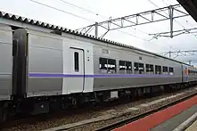 新塗装化後の5次車キハ260-1312(函館駅)5次車では4次車同様構体の小窓が当初より省略された。