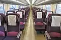 グレードアップされた普通車内。右側は車椅子対応席（キハ280-3）