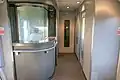 グリーン車の車掌室（キロ280-2）