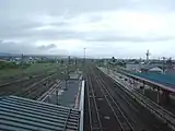 駅構内(画面奥が札幌方)。右から1番・2番・3番・4番ホーム。右手前画面外に駅舎がある。(2007年8月)