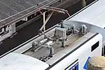 パンタグラフ設置部分  極狭断面トンネルに対応する為、他の屋根部分よりも低くなっている事が分かる。