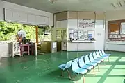 改札口と待合室（2023年5月）