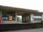 駅舎に設けられたステンドグラス（2008年6月）