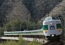 やくも塗色（備中川面駅 - 方谷駅間 2011年1月2日）