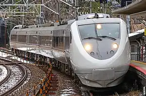 北陸本線を走行する681系「しらさぎ」(2018年1月、新疋田駅にて)
