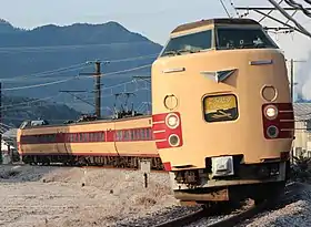 381系