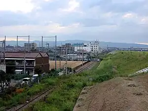 架線が撤去された阪和貨物線(2009年8月28日)後に線路は踏切部分を除き順次撤去された。