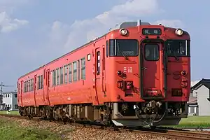 城端線を走行するキハ40形・キハ47形（2022年5月 戸出駅 - 油田駅間）