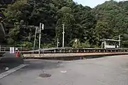 廃線後の駅入口から駅構内を望む（2019年10月）