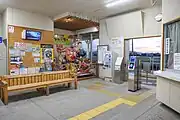 改札口と待合室(2022年7月)