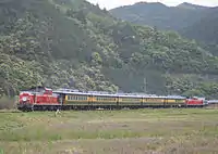 団体列車・臨時列車として運行される「サロンカーなにわ」