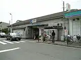 橋上化工事前の駅舎（北口）右手が旧ハート・イン（2007年5月）