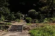 駅入口（2019年9月、廃線後。待合室は撤去されている）
