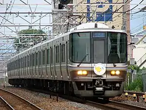 大津駅に進入する223系(2009年5月)