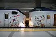 281系（左）と271系の連結部